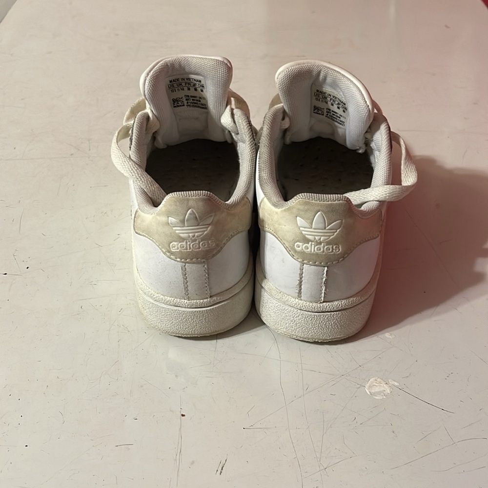 Adidas White Slippers with Classic Design - Picture 2 of 4